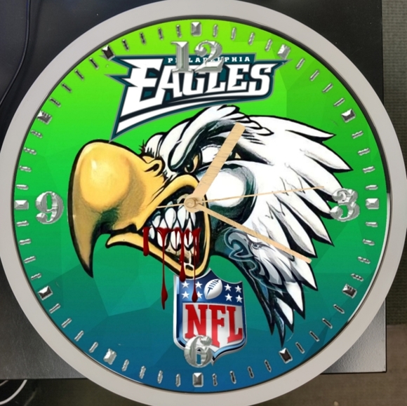 Angry eagle clock - Picture 3 of 4